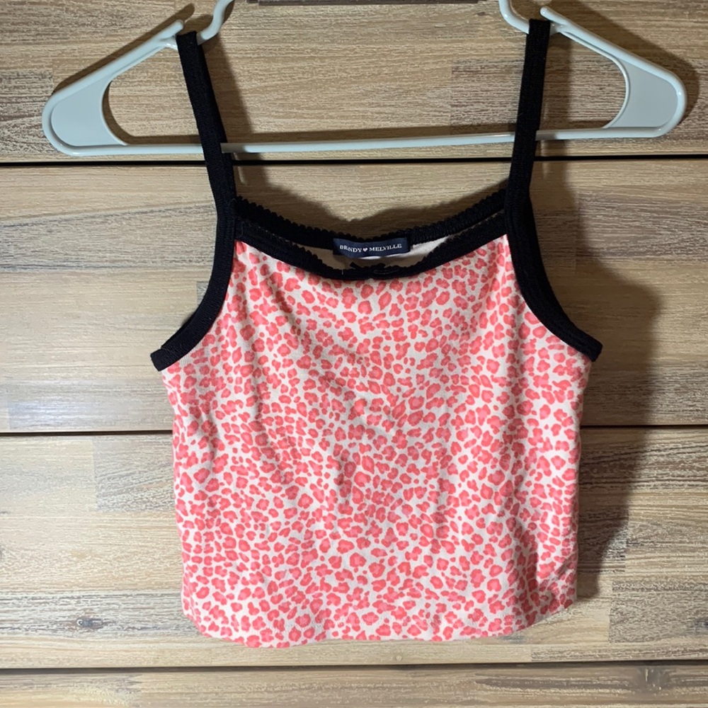 pink tank top